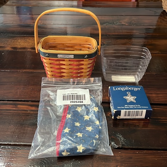 Longaberger 2001 Patriotic Inaugural Basket, 2 protectors, liner and Tie-On - Picture 5 of 6